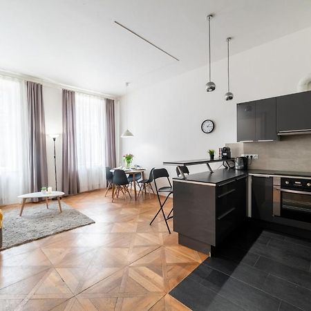 Exclusive Apartment Near Kafka'S Head Прага Екстериор снимка