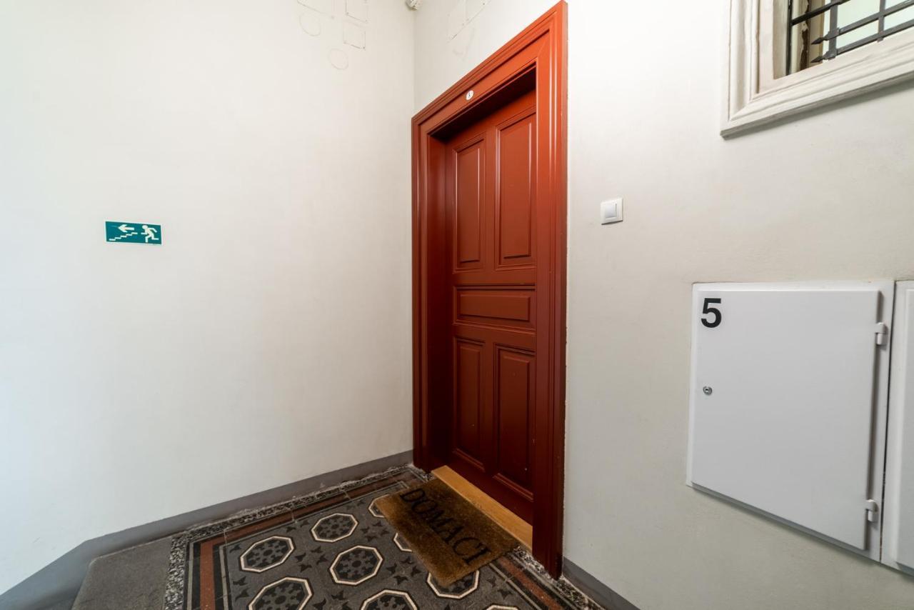 Exclusive Apartment Near Kafka'S Head Прага Екстериор снимка